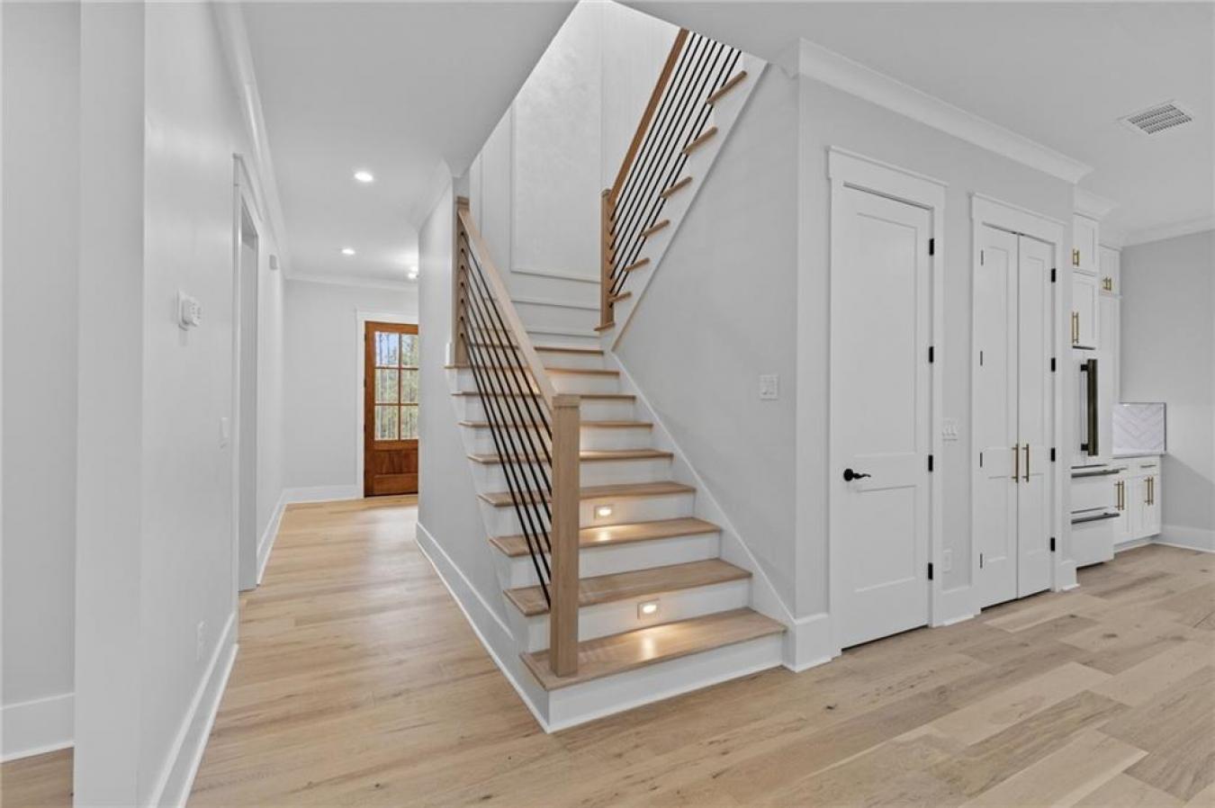 Winder, Barrow - GA, 30680, United States, 5 Bedrooms Bedrooms, ,5 BathroomsBathrooms,Residential,For Sale,1962065