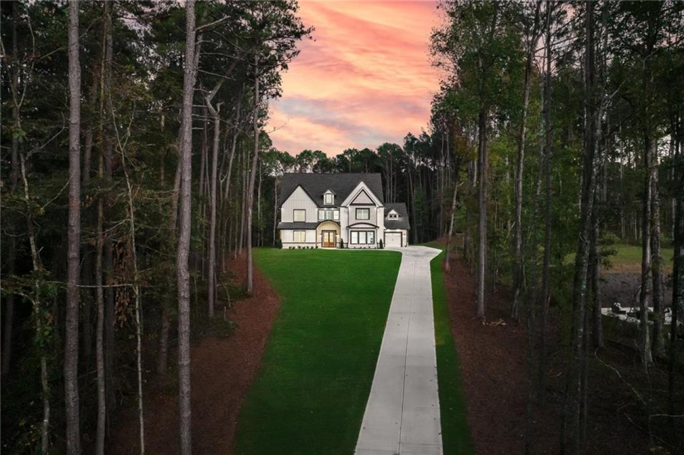 Winder, Barrow - GA, 30680, United States, 5 Bedrooms Bedrooms, ,5 BathroomsBathrooms,Residential,For Sale,1962065