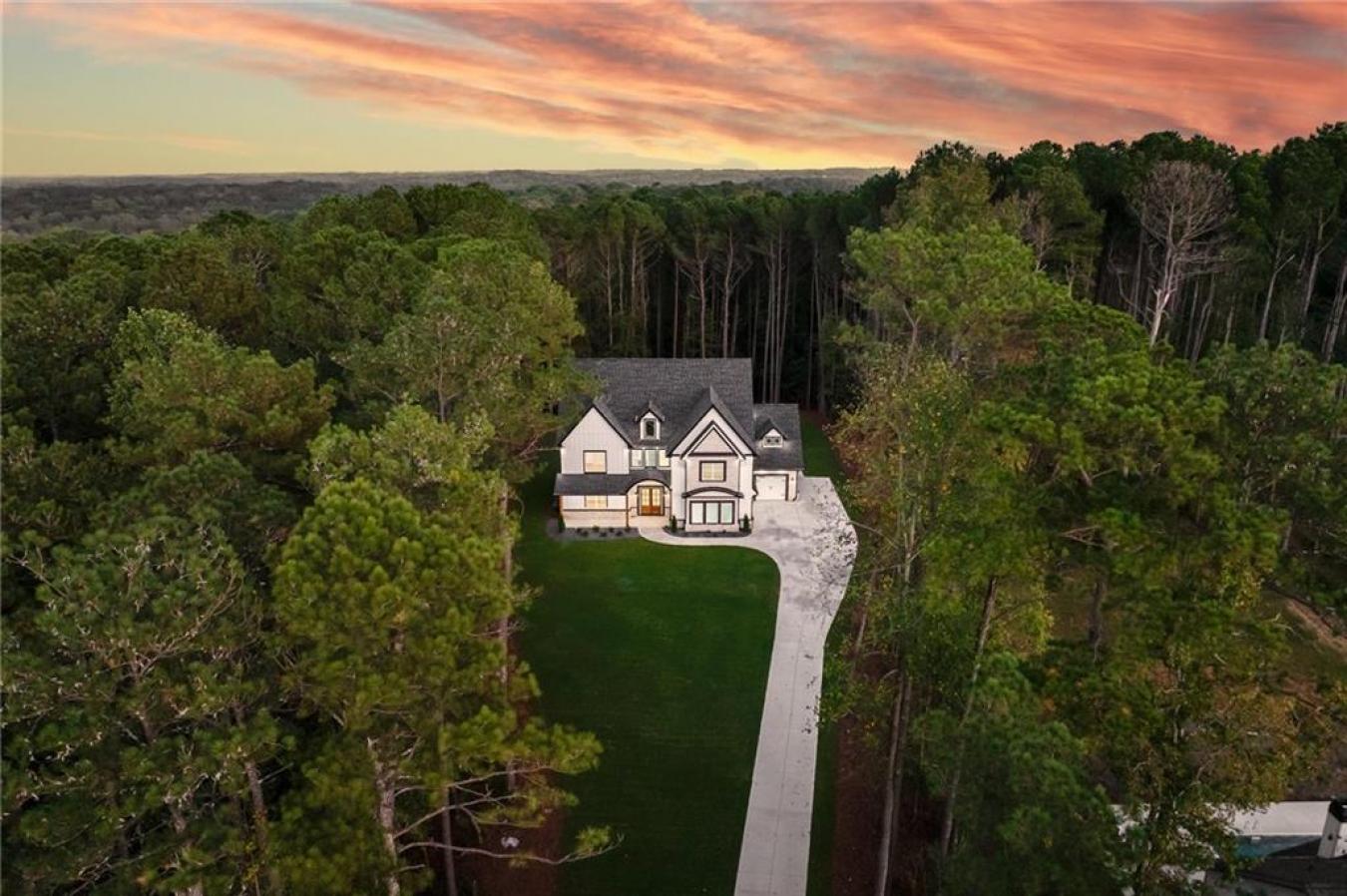 Winder, Barrow - GA, 30680, United States, 5 Bedrooms Bedrooms, ,5 BathroomsBathrooms,Residential,For Sale,1962065