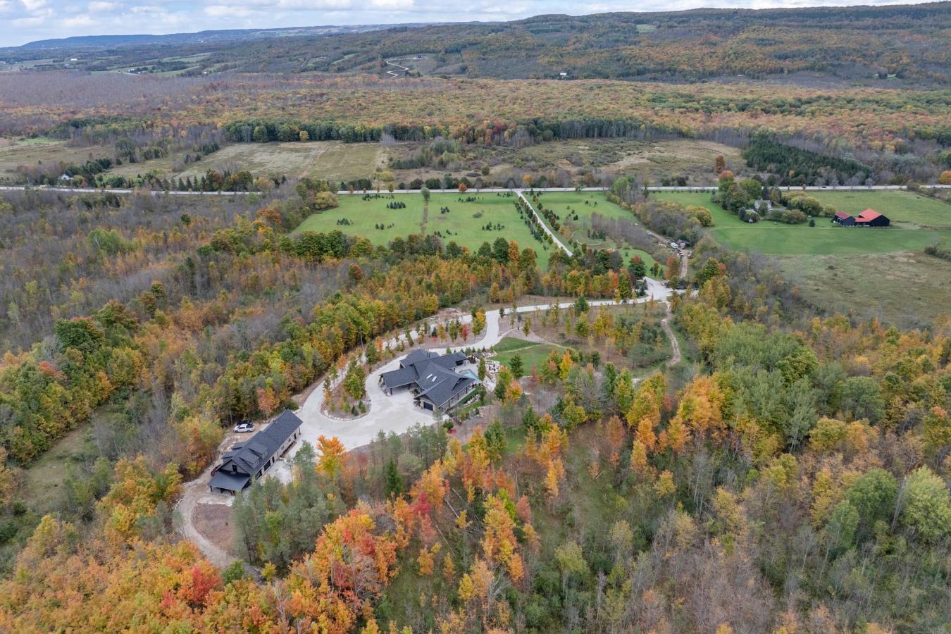 Kimberley, Grey County, N0C 1G0, Canada, ,4 BathroomsBathrooms,Residential,For Sale,1962061