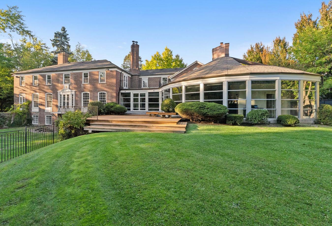 Toronto, ON, M3B 1E3, Canada, 5 Bedrooms Bedrooms, ,7 BathroomsBathrooms,Residential,For Sale,1962056