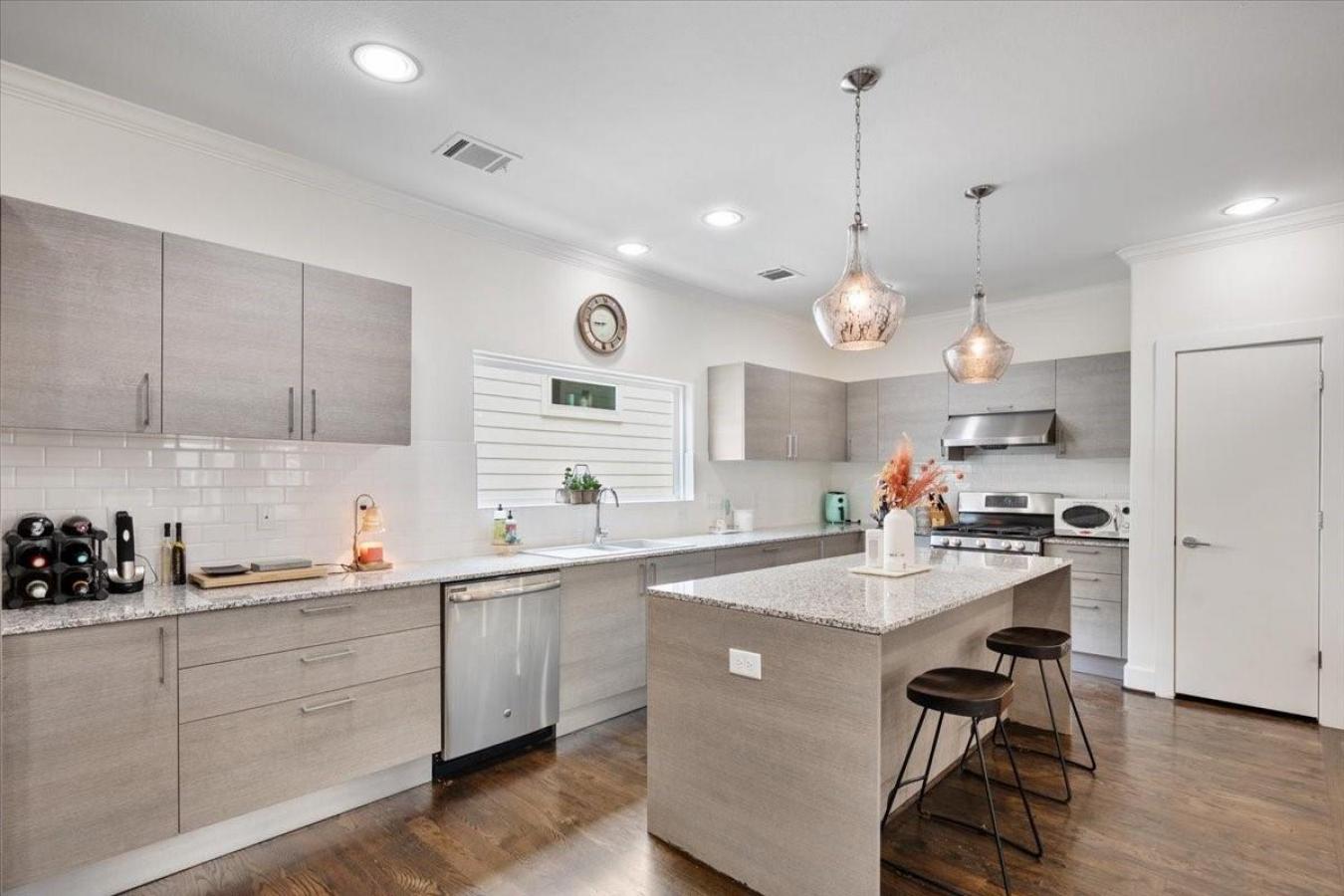 Houston, Harris, 77008, United States, 3 Bedrooms Bedrooms, ,3 BathroomsBathrooms,Residential,For Sale,1962055