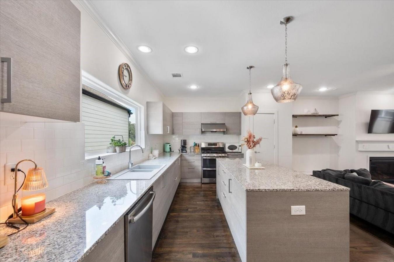 Houston, Harris, 77008, United States, 3 Bedrooms Bedrooms, ,3 BathroomsBathrooms,Residential,For Sale,1962055