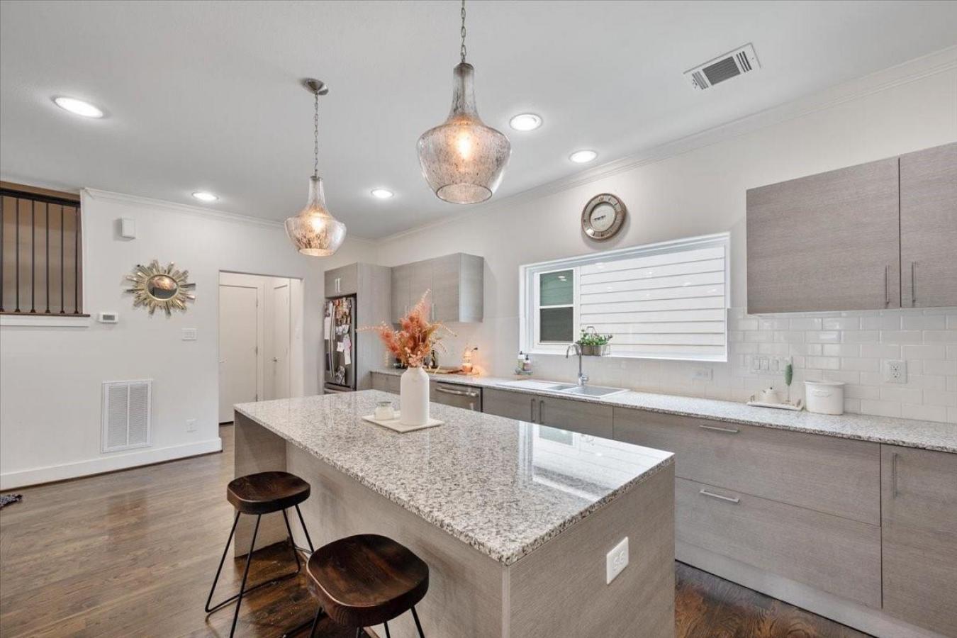 Houston, Harris, 77008, United States, 3 Bedrooms Bedrooms, ,3 BathroomsBathrooms,Residential,For Sale,1962055