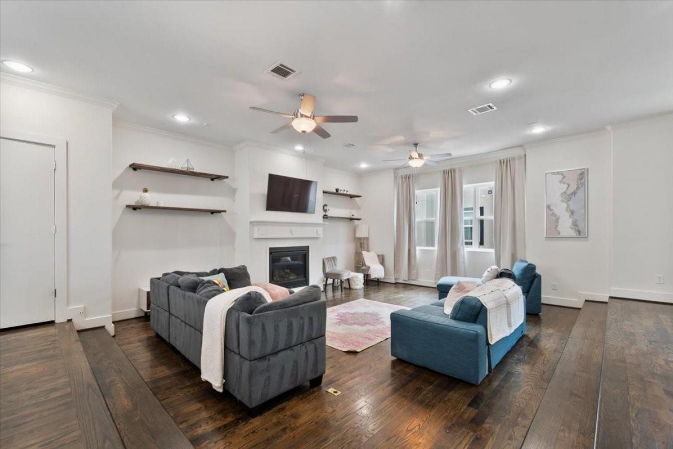 Houston, Harris, 77008, United States, 3 Bedrooms Bedrooms, ,3 BathroomsBathrooms,Residential,For Sale,1962055