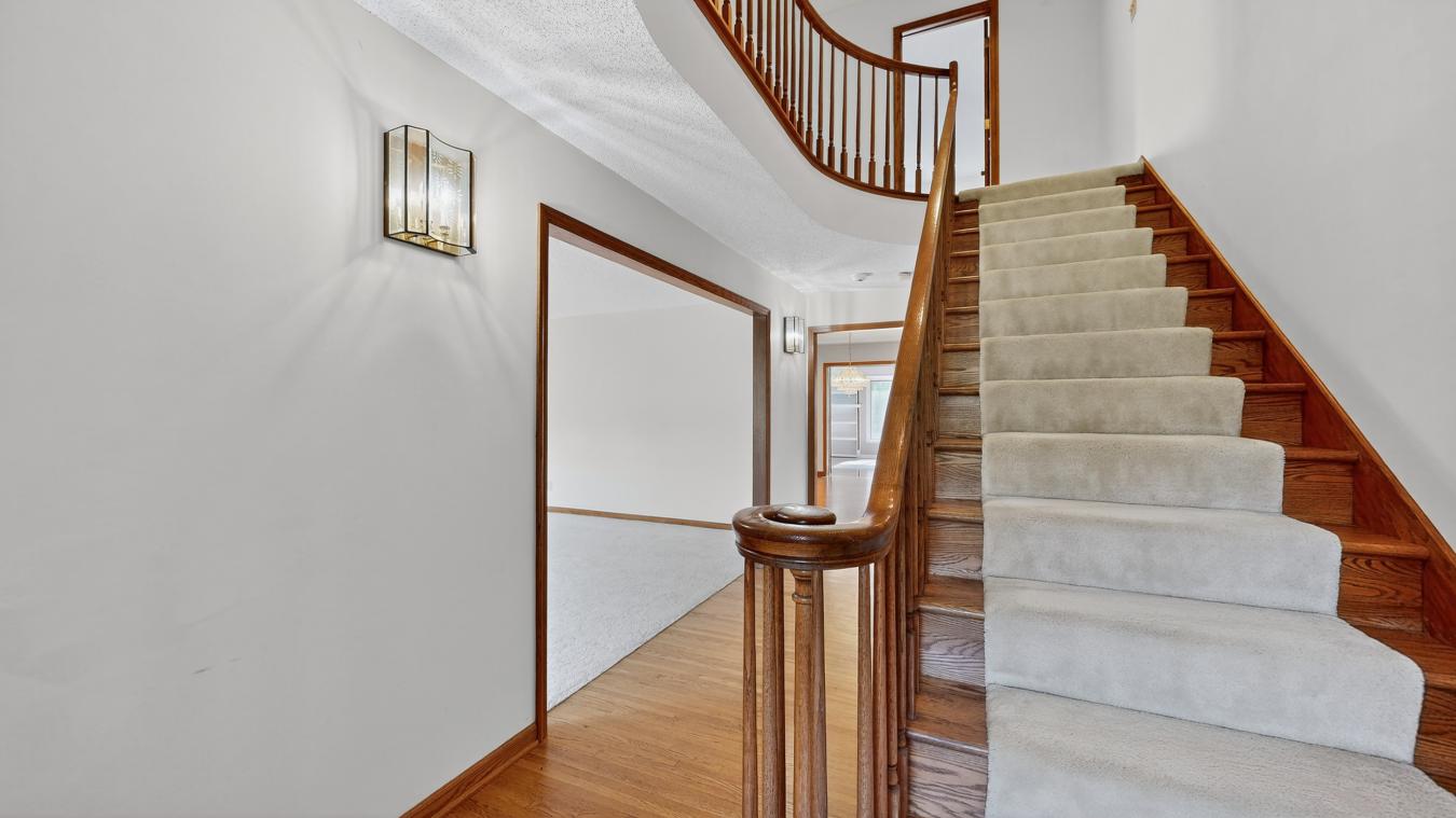 Rochester, Olmsted, 55901, United States, 4 Bedrooms Bedrooms, ,5 BathroomsBathrooms,Residential,For Sale,1963361