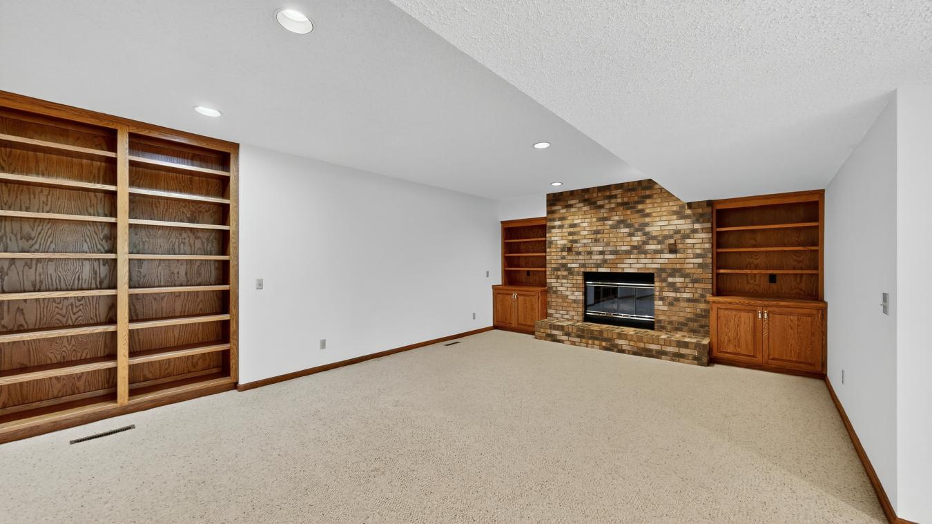 Rochester, Olmsted, 55901, United States, 4 Bedrooms Bedrooms, ,5 BathroomsBathrooms,Residential,For Sale,1963361