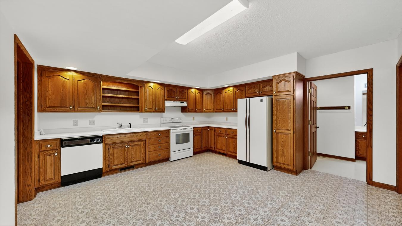 Rochester, Olmsted, 55901, United States, 4 Bedrooms Bedrooms, ,5 BathroomsBathrooms,Residential,For Sale,1963361