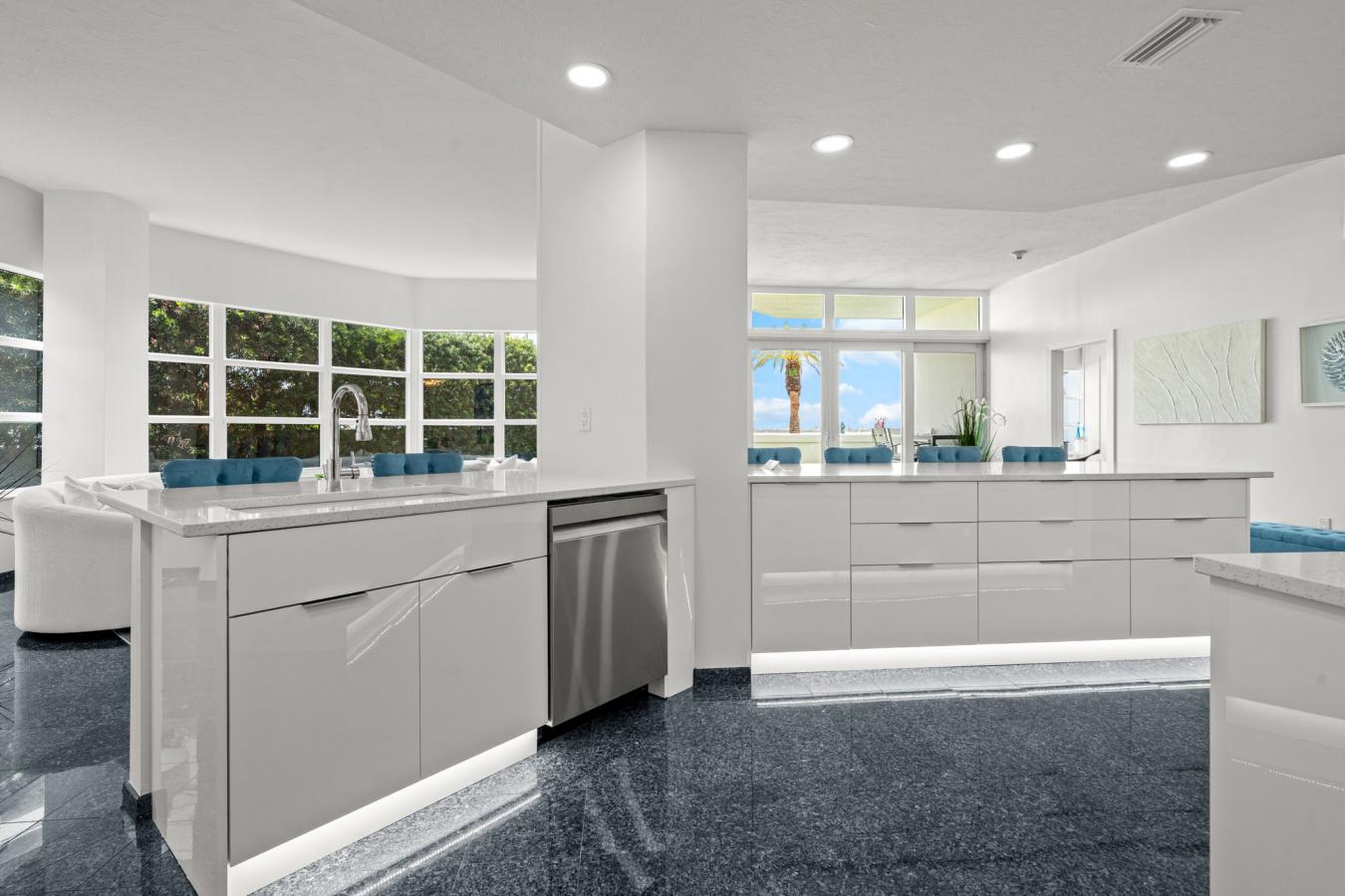 Sarasota, Florida, 34236, United States, 3 Bedrooms Bedrooms, ,3 BathroomsBathrooms,Residential,For Sale,1963360