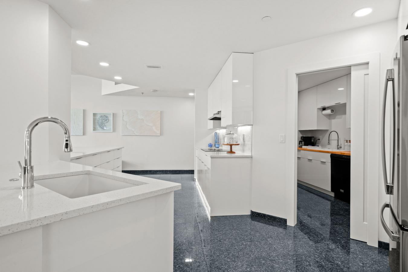 Sarasota, Florida, 34236, United States, 3 Bedrooms Bedrooms, ,3 BathroomsBathrooms,Residential,For Sale,1963360