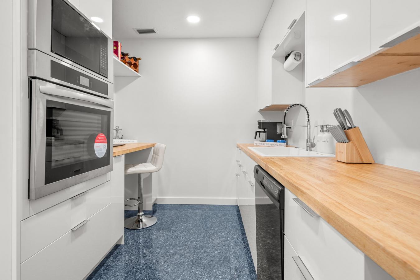 Sarasota, Florida, 34236, United States, 3 Bedrooms Bedrooms, ,3 BathroomsBathrooms,Residential,For Sale,1963360