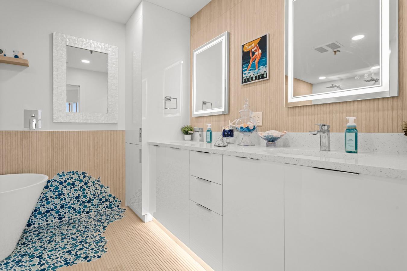 Sarasota, Florida, 34236, United States, 3 Bedrooms Bedrooms, ,3 BathroomsBathrooms,Residential,For Sale,1963360