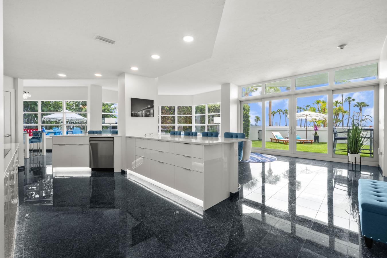 Sarasota, Florida, 34236, United States, 3 Bedrooms Bedrooms, ,3 BathroomsBathrooms,Residential,For Sale,1963360