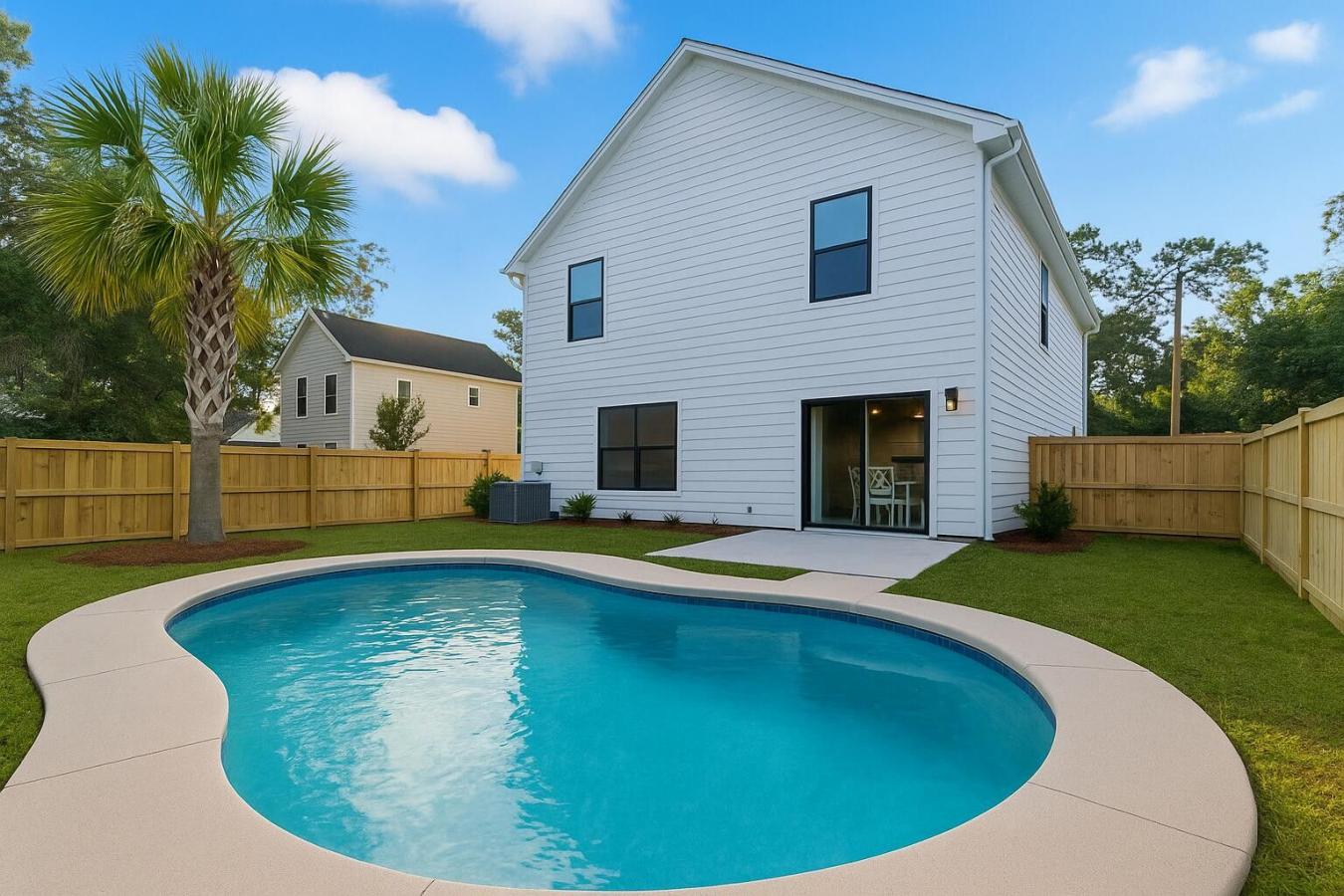 Charleston, Charleston, 29407, United States, 4 Bedrooms Bedrooms, ,2 BathroomsBathrooms,Residential,For Sale,1962053