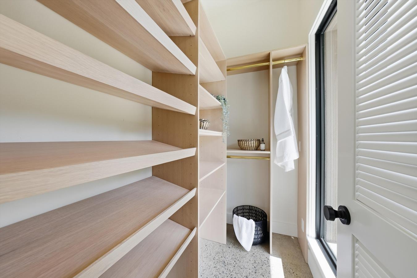 Kailua, Honolulu, 96734, United States, 3 Bedrooms Bedrooms, ,4 BathroomsBathrooms,Residential,For Sale,1964661