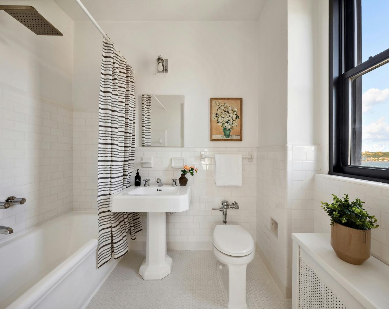 New York, New York, 10025, United States, 3 Bedrooms Bedrooms, ,2 BathroomsBathrooms,Residential,For Sale,1963343