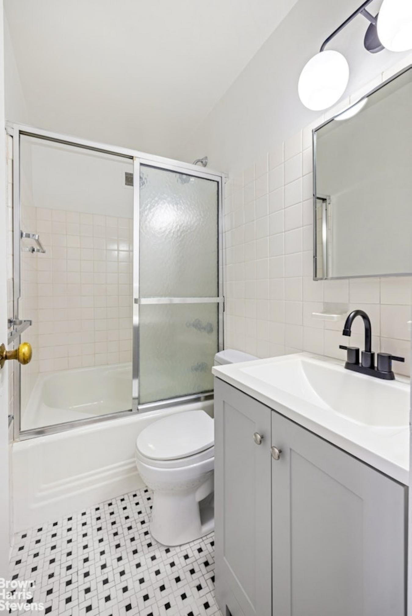 New York, New York, 10021, United States, 2 Bedrooms Bedrooms, ,2 BathroomsBathrooms,Residential,For Sale,1963340