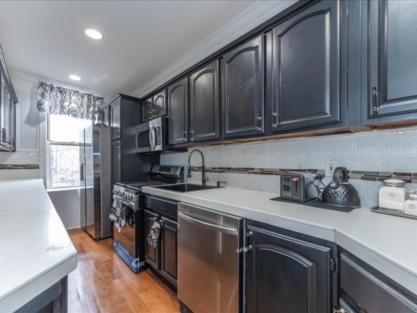 Flatbush, New York, 11226, United States, 9 Bedrooms Bedrooms, ,3 BathroomsBathrooms,Residential,For Sale,1963339