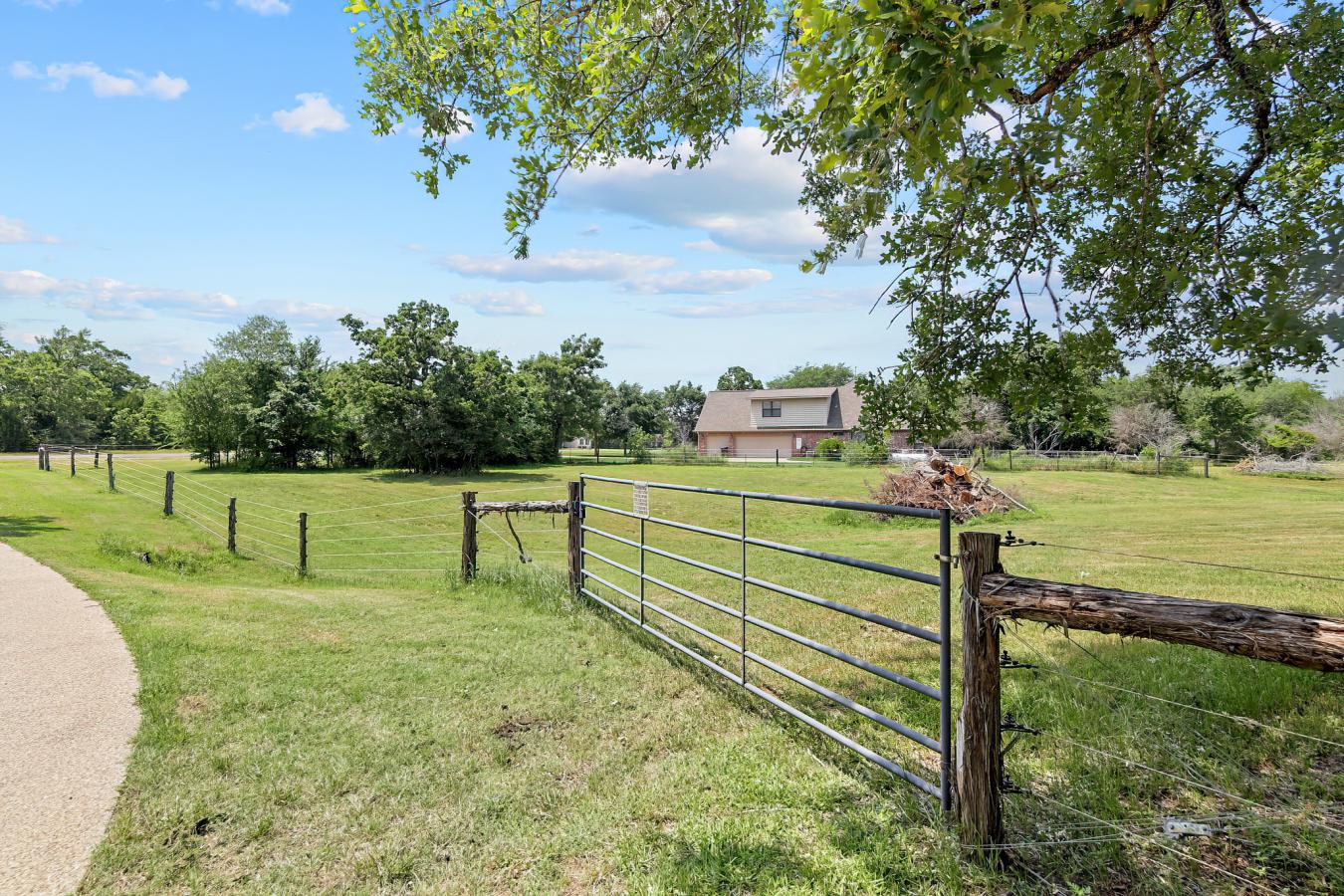 College Station, Brazos, 77845, United States, 5 Bedrooms Bedrooms, ,4 BathroomsBathrooms,Residential,For Sale,1963337