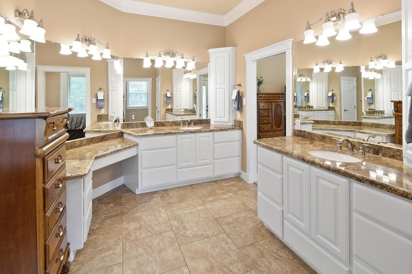 College Station, Brazos, 77845, United States, 5 Bedrooms Bedrooms, ,4 BathroomsBathrooms,Residential,For Sale,1963337