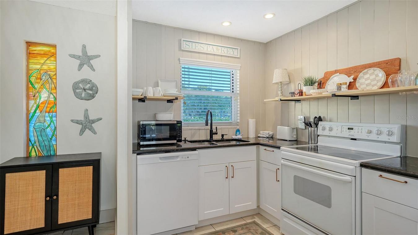 SIESTA KEY, Sarasota, 34242, United States, 2 Bedrooms Bedrooms, ,2 BathroomsBathrooms,Residential,For Sale,1963336