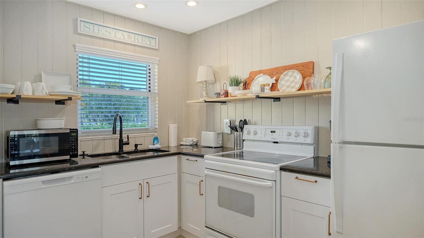 SIESTA KEY, Sarasota, 34242, United States, 2 Bedrooms Bedrooms, ,2 BathroomsBathrooms,Residential,For Sale,1963336