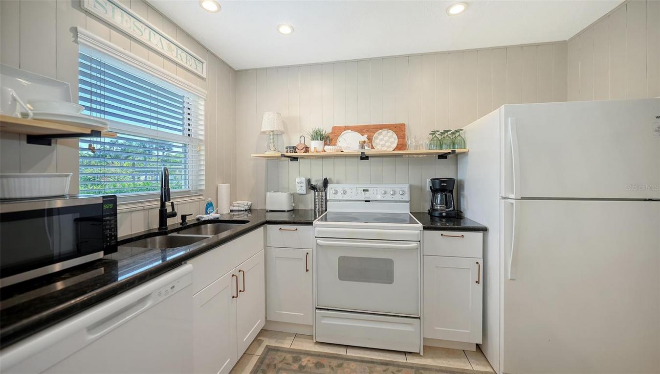 SIESTA KEY, Sarasota, 34242, United States, 2 Bedrooms Bedrooms, ,2 BathroomsBathrooms,Residential,For Sale,1963336