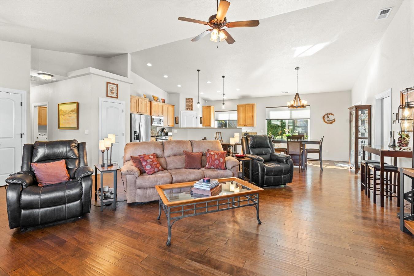 Grants Pass, Josephine, 97527, United States, 3 Bedrooms Bedrooms, ,2 BathroomsBathrooms,Residential,For Sale,1963323