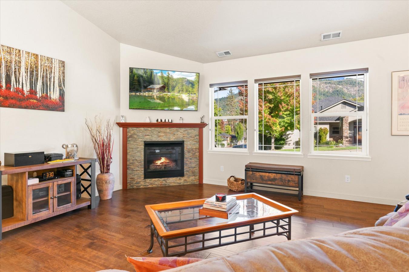 Grants Pass, Josephine, 97527, United States, 3 Bedrooms Bedrooms, ,2 BathroomsBathrooms,Residential,For Sale,1963323