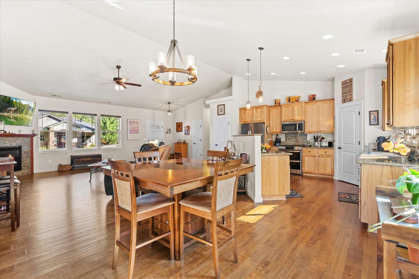 Grants Pass, Josephine, 97527, United States, 3 Bedrooms Bedrooms, ,2 BathroomsBathrooms,Residential,For Sale,1963323