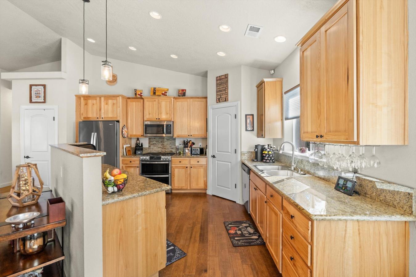 Grants Pass, Josephine, 97527, United States, 3 Bedrooms Bedrooms, ,2 BathroomsBathrooms,Residential,For Sale,1963323