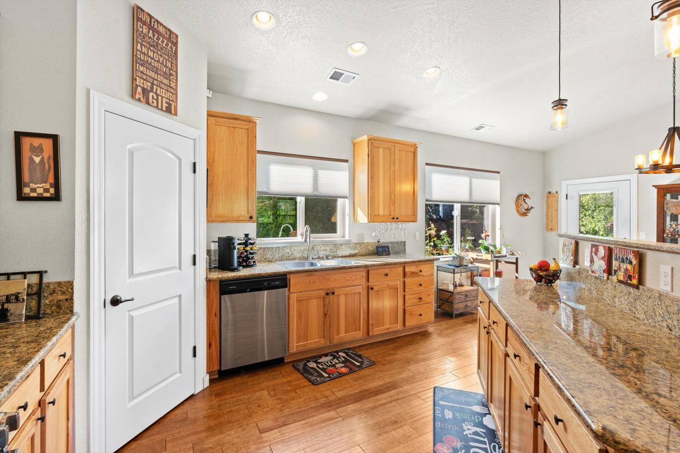 Grants Pass, Josephine, 97527, United States, 3 Bedrooms Bedrooms, ,2 BathroomsBathrooms,Residential,For Sale,1963323