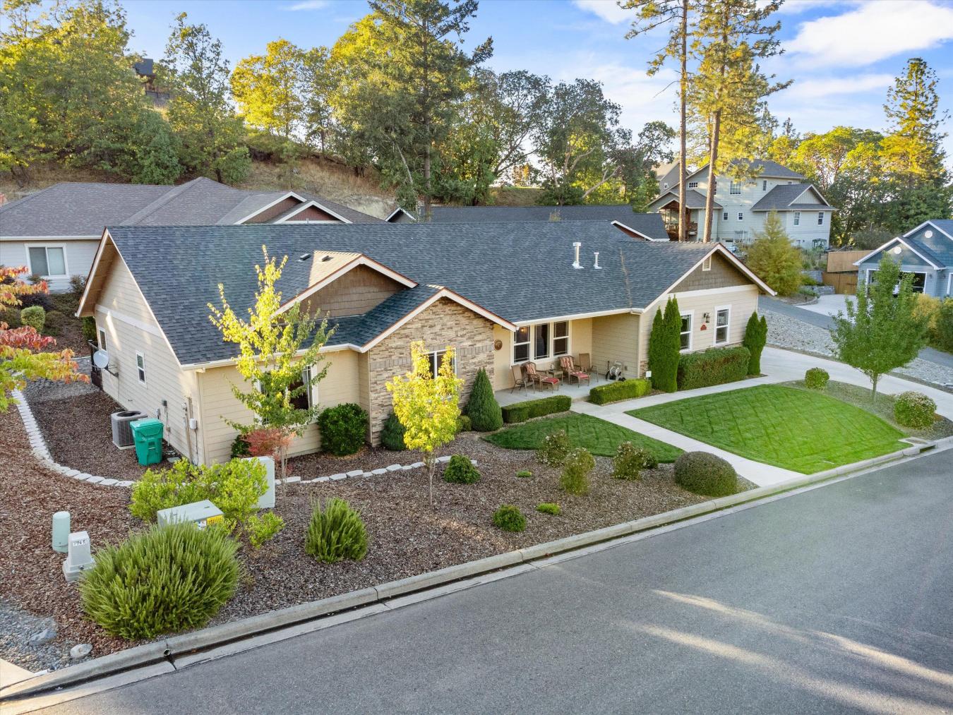 Grants Pass, Josephine, 97527, United States, 3 Bedrooms Bedrooms, ,2 BathroomsBathrooms,Residential,For Sale,1963323