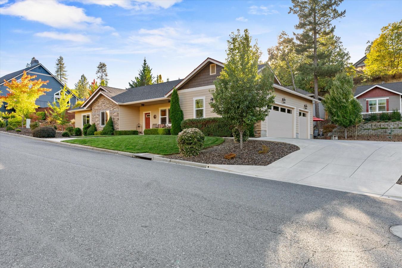 Grants Pass, Josephine, 97527, United States, 3 Bedrooms Bedrooms, ,2 BathroomsBathrooms,Residential,For Sale,1963323