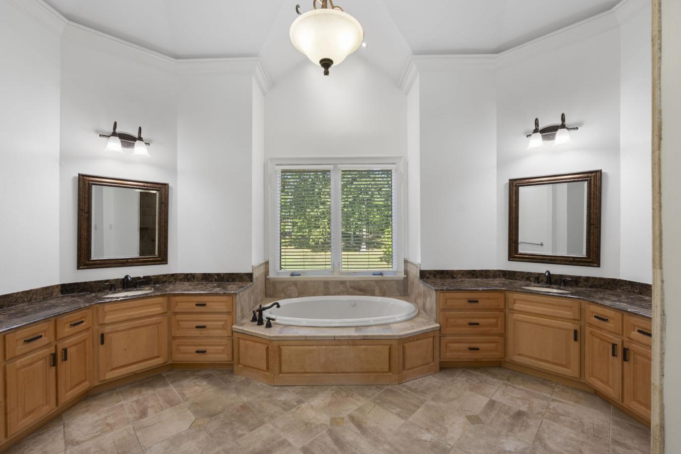 Lakeland, Shelby, 38002, United States, 6 Bedrooms Bedrooms, ,4 BathroomsBathrooms,Residential,For Sale,1963320