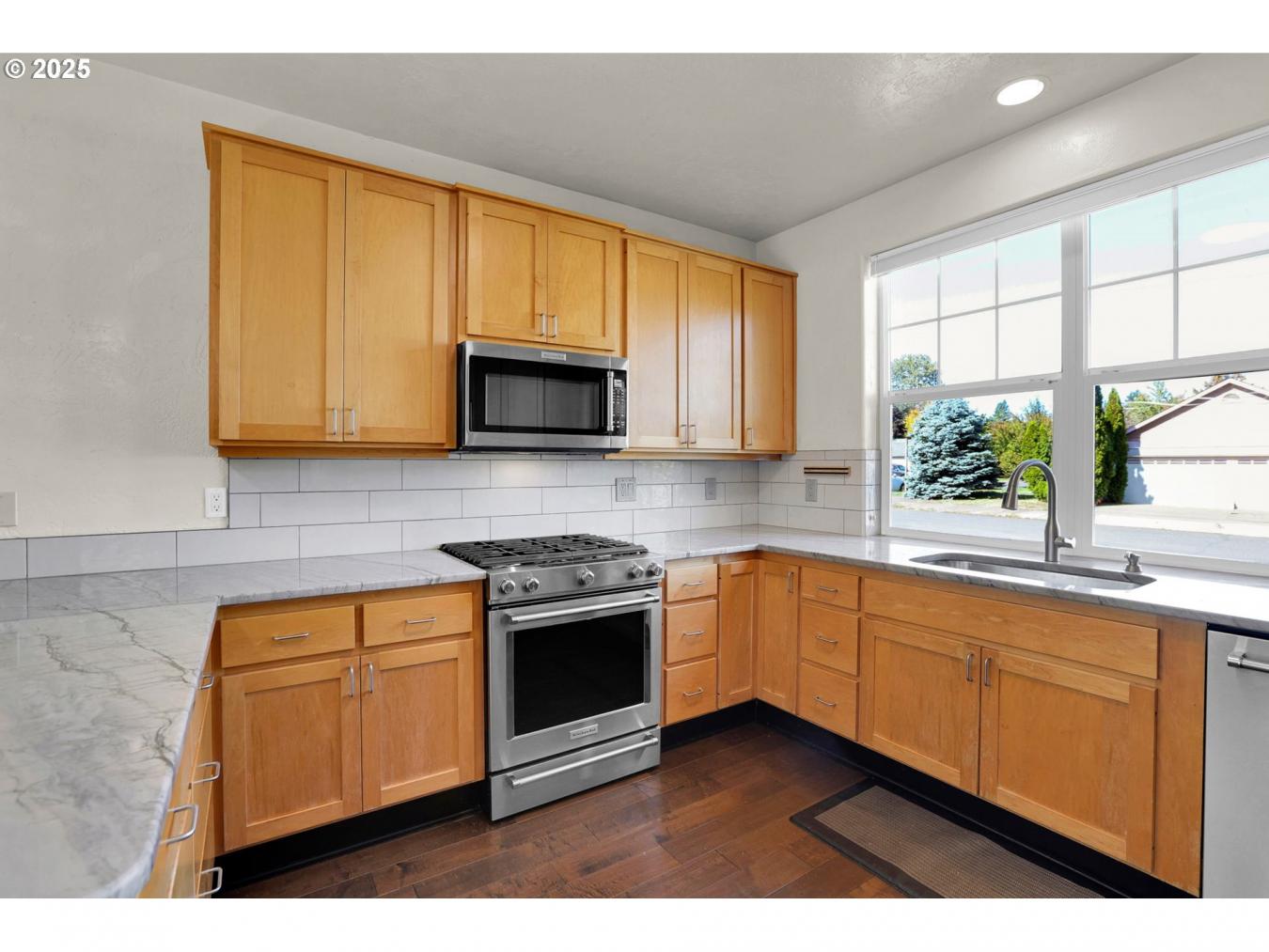 Eugene, Lane, 97404, United States, ,Residential,For Sale,1963322