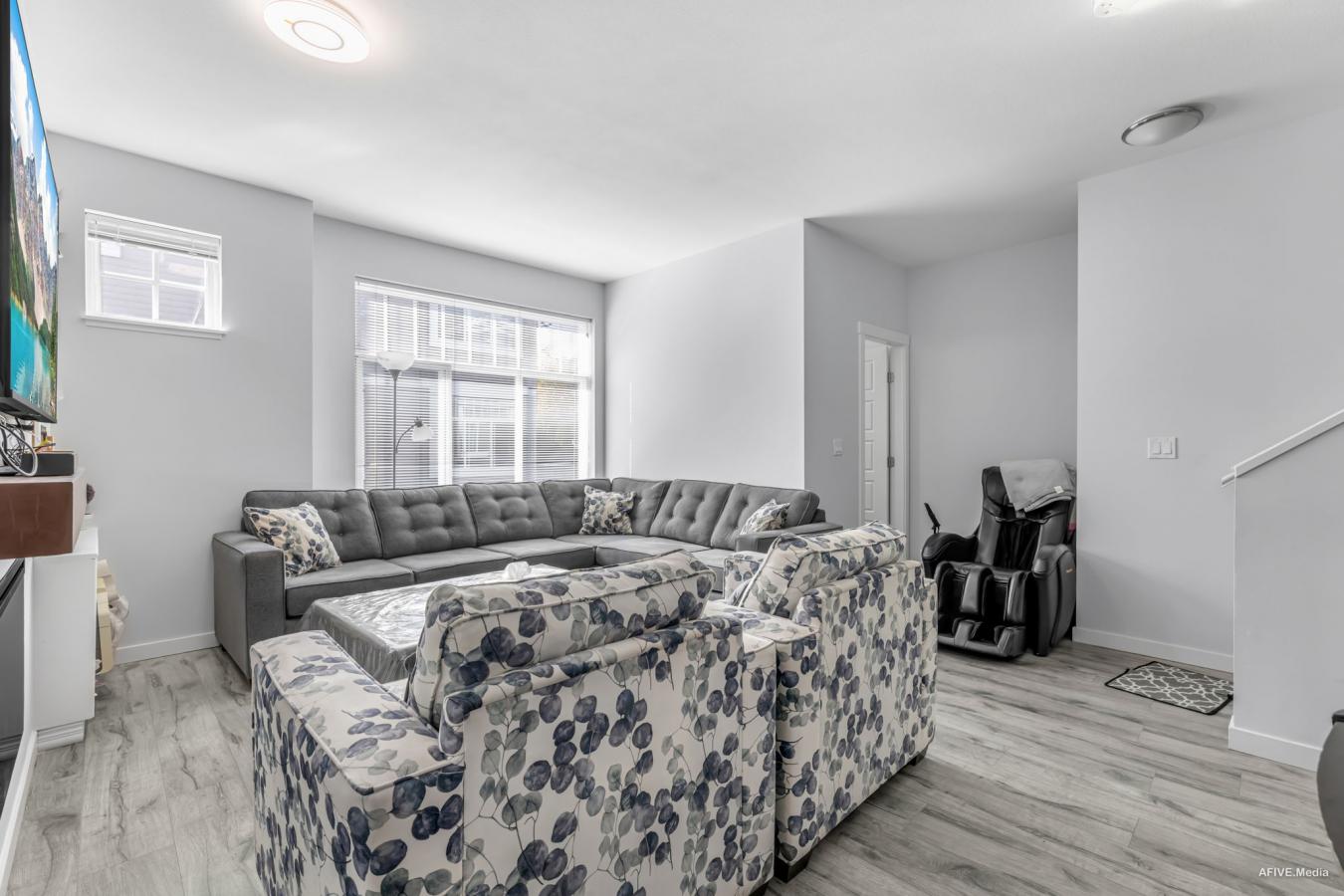 Surrey, BC, V3X1A2, Canada, 2 Bedrooms Bedrooms, ,2 BathroomsBathrooms,Residential,For Sale,1963318