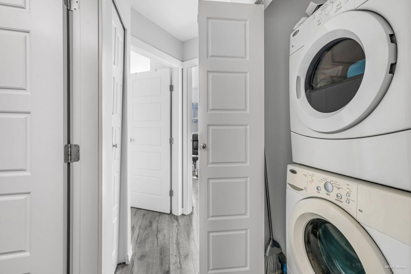 Surrey, BC, V3X1A2, Canada, 2 Bedrooms Bedrooms, ,2 BathroomsBathrooms,Residential,For Sale,1963318