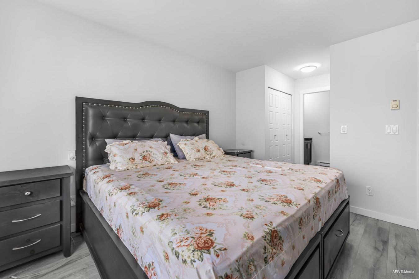 Surrey, BC, V3X1A2, Canada, 2 Bedrooms Bedrooms, ,2 BathroomsBathrooms,Residential,For Sale,1963318