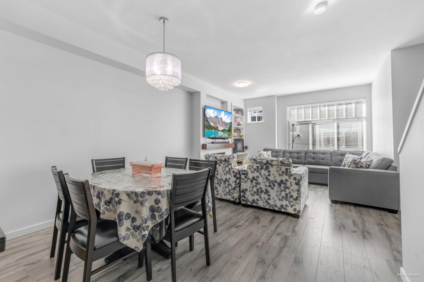 Surrey, BC, V3X1A2, Canada, 2 Bedrooms Bedrooms, ,2 BathroomsBathrooms,Residential,For Sale,1963318