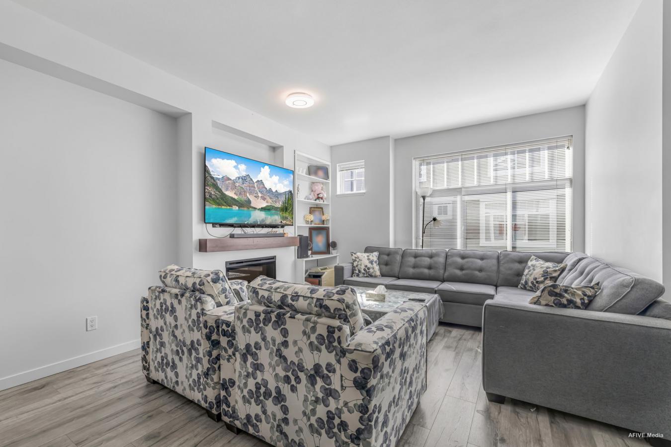 Surrey, BC, V3X1A2, Canada, 2 Bedrooms Bedrooms, ,2 BathroomsBathrooms,Residential,For Sale,1963318