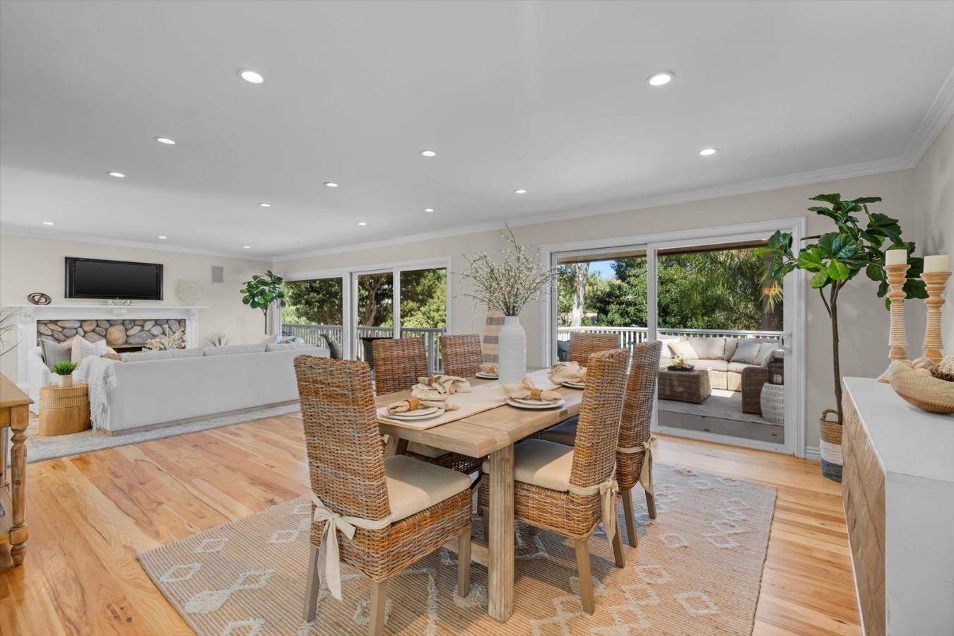 Rolling Hills, California, 90274, United States, 4 Bedrooms Bedrooms, ,3 BathroomsBathrooms,Residential,For Sale,1964658