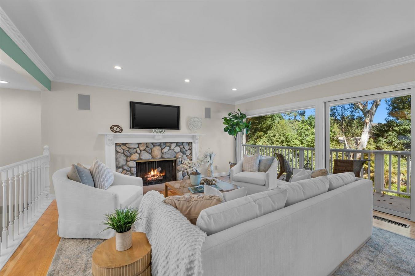 Rolling Hills, California, 90274, United States, 4 Bedrooms Bedrooms, ,3 BathroomsBathrooms,Residential,For Sale,1964658