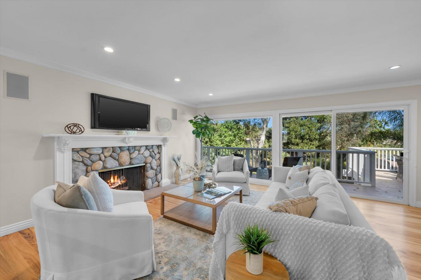 Rolling Hills, California, 90274, United States, 4 Bedrooms Bedrooms, ,3 BathroomsBathrooms,Residential,For Sale,1964658