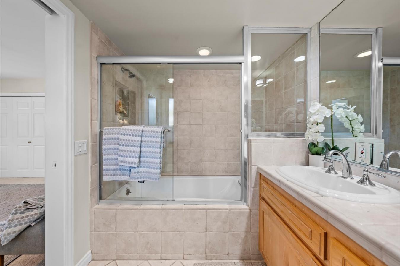 Rolling Hills, California, 90274, United States, 4 Bedrooms Bedrooms, ,3 BathroomsBathrooms,Residential,For Sale,1964658