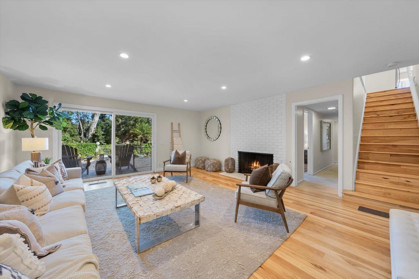 Rolling Hills, California, 90274, United States, 4 Bedrooms Bedrooms, ,3 BathroomsBathrooms,Residential,For Sale,1964658