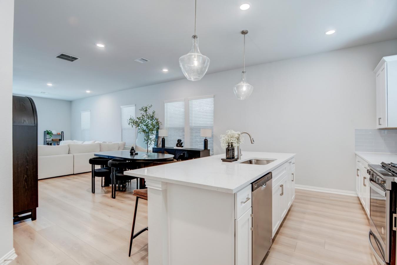 Welcome to this stunning 3-story single-family home located in the hea – image 11