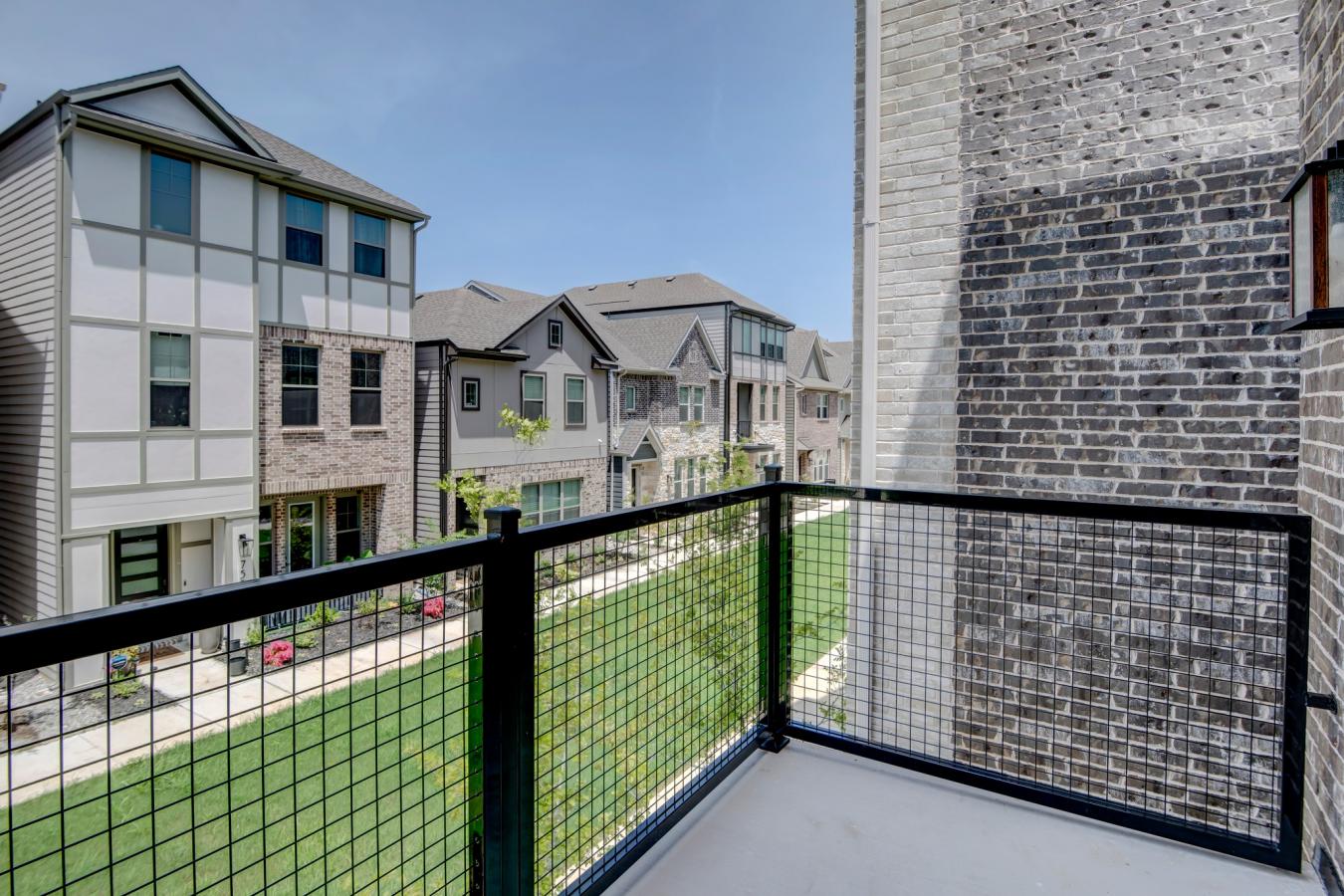 Welcome to this stunning 3-story single-family home located in the hea – image 13