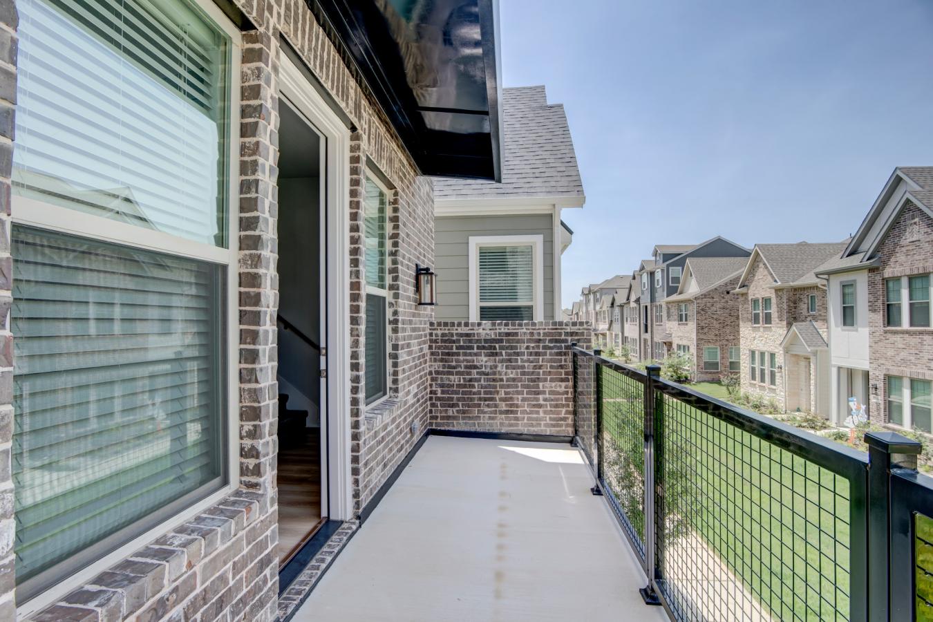 Welcome to this stunning 3-story single-family home located in the hea – image 14
