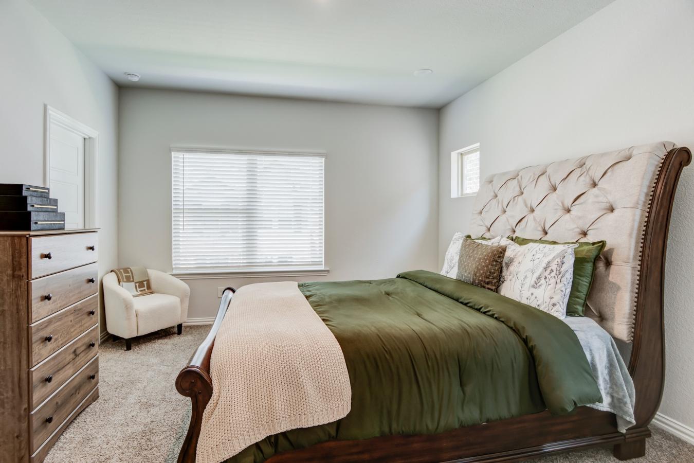 Welcome to this stunning 3-story single-family home located in the hea – image 16